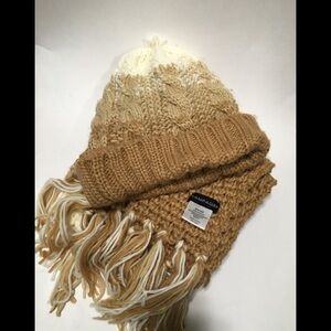 NWOT Rampage Beanie Scarf Set Ivory